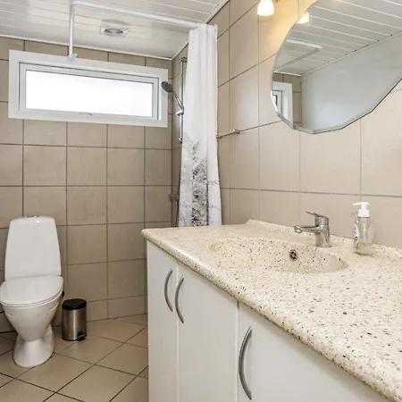 Holiday home Five-bedroom In 1 *