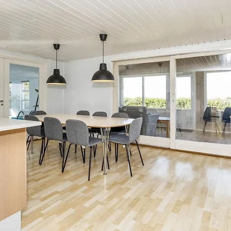 Five-bedroom In 1