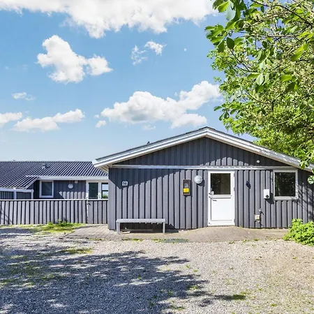 Holiday home Five-bedroom In 1