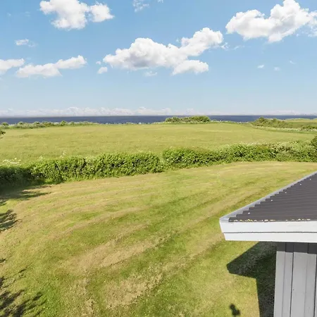 Holiday home Five-bedroom In 1 *