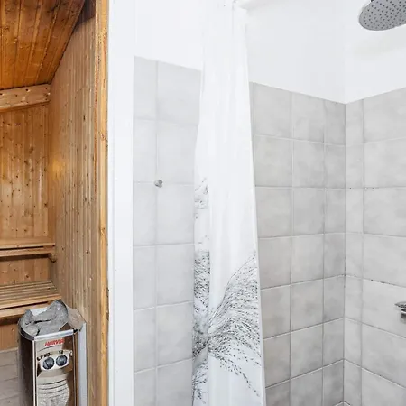 Five-bedroom In 1 *