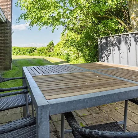 Holiday home Five-bedroom In 1 *