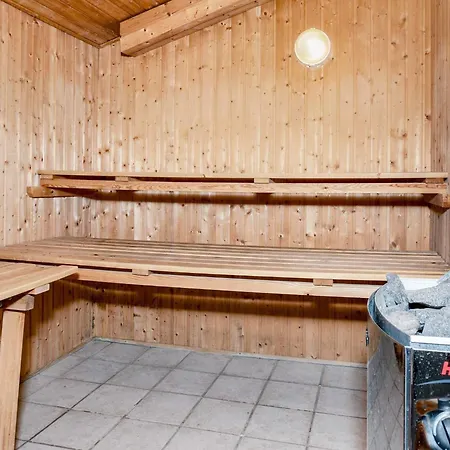 Holiday home Five-bedroom In 1 Vestervig